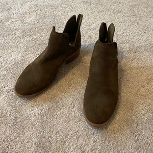 Suede, hunter green Steve Madden ankle boots - 8.5